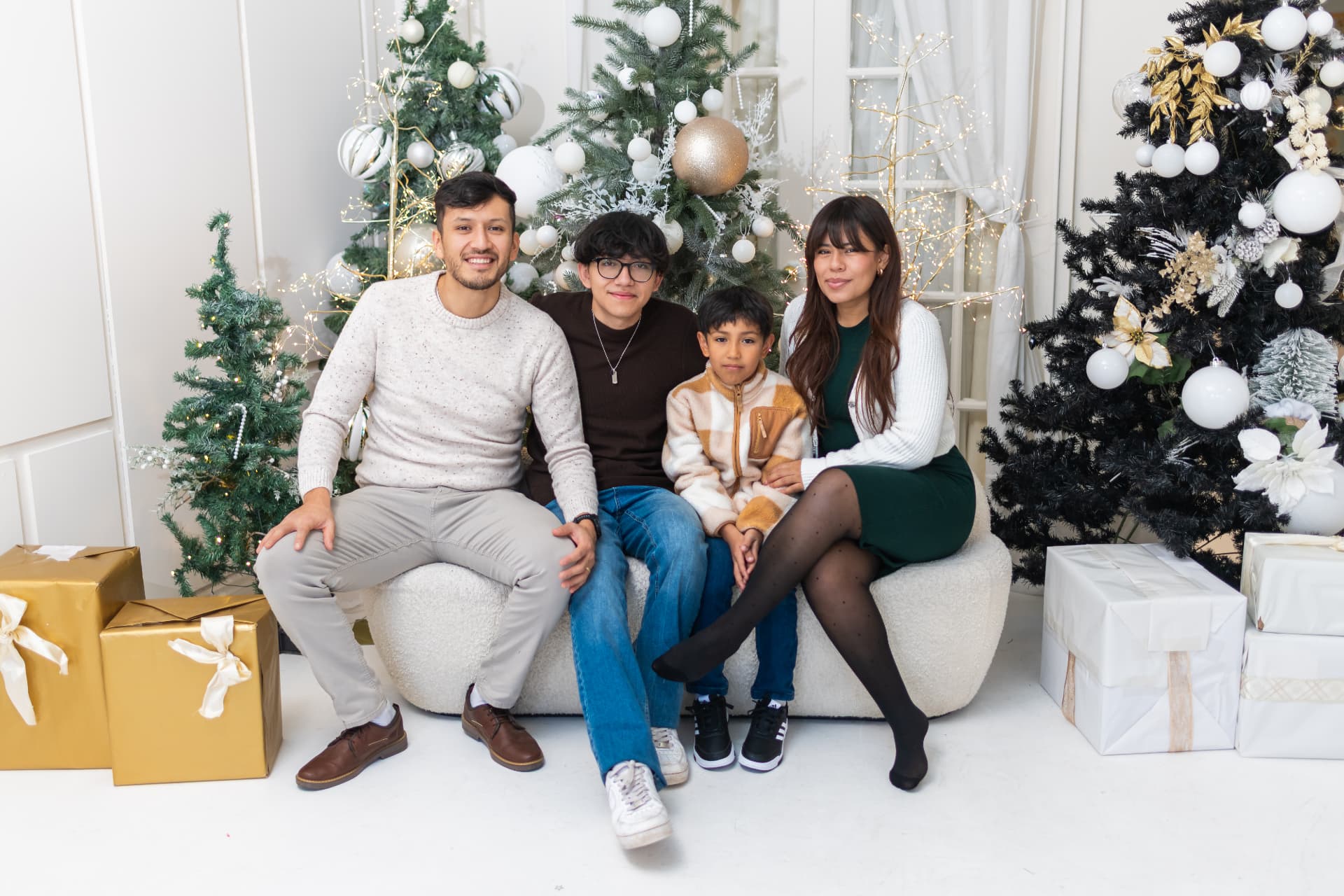 Christmas mini session in Montreal photographed by Keyris Rodriguez