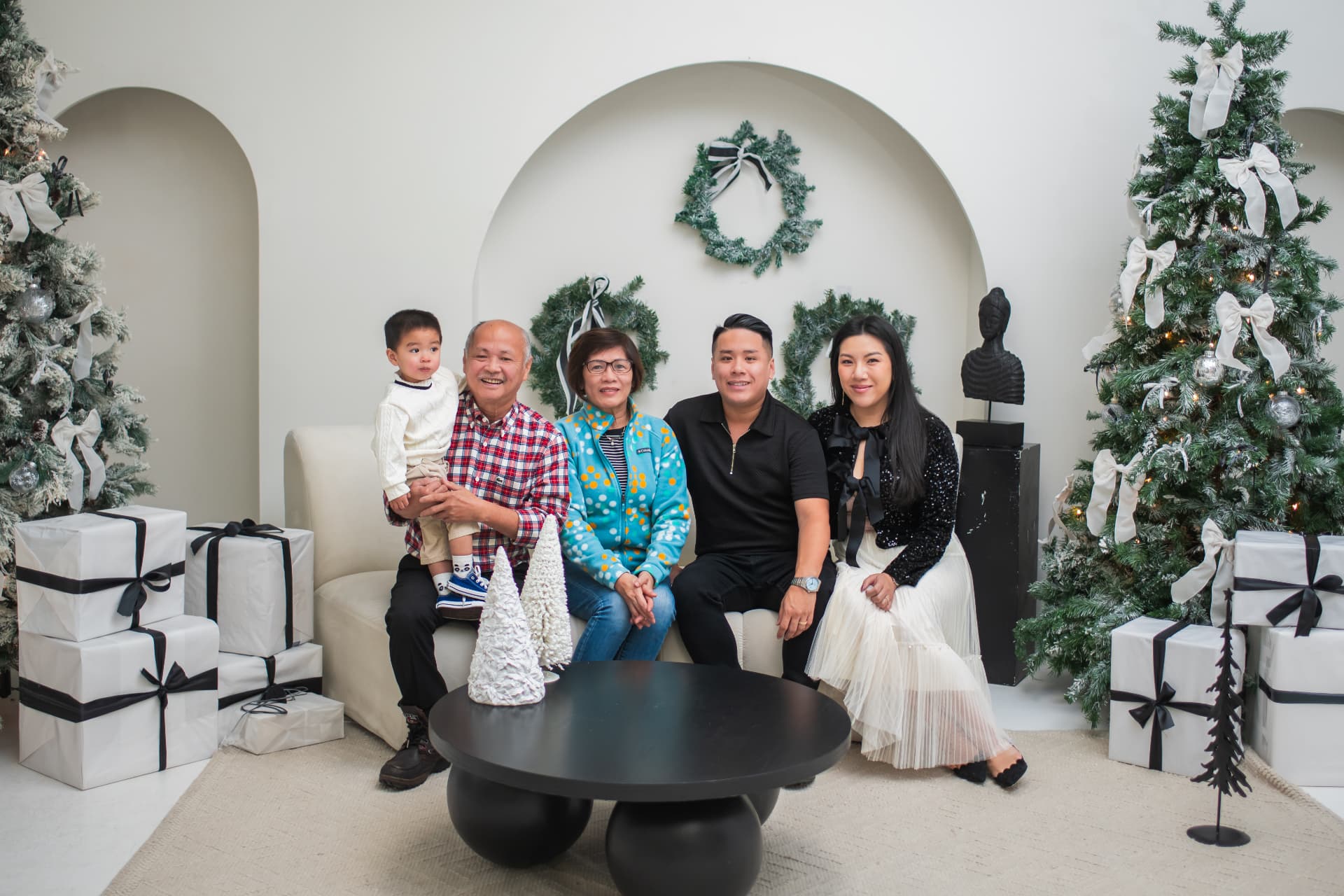Christmas mini session in Montreal photographed by Keyris Rodriguez
