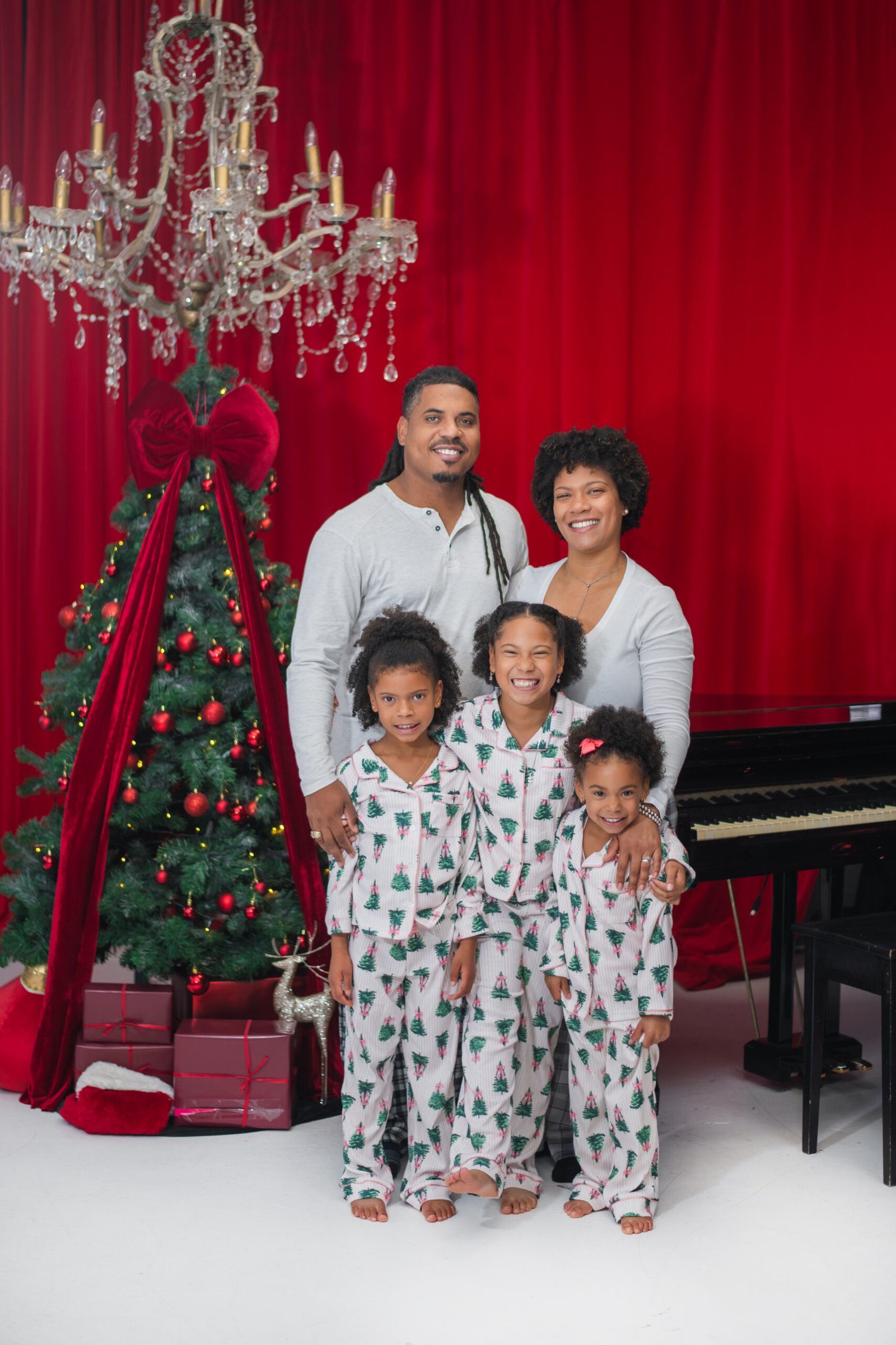 Christmas mini session in Montreal photographed by Keyris Rodriguez