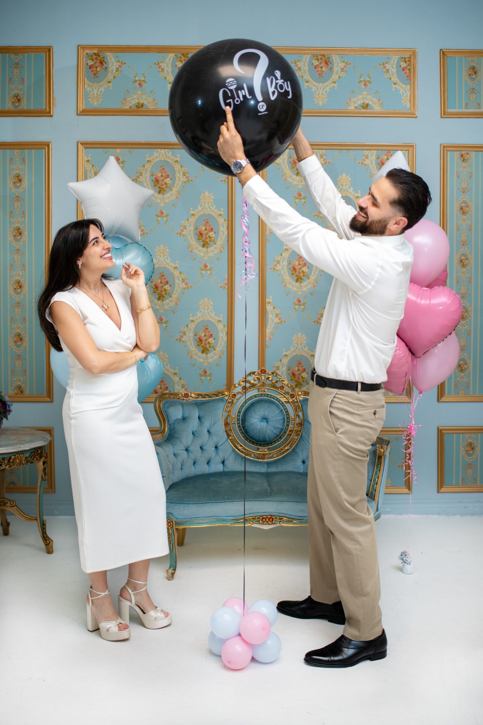 Maternity portrait photographed in Montreal by Keyris Rodriguez