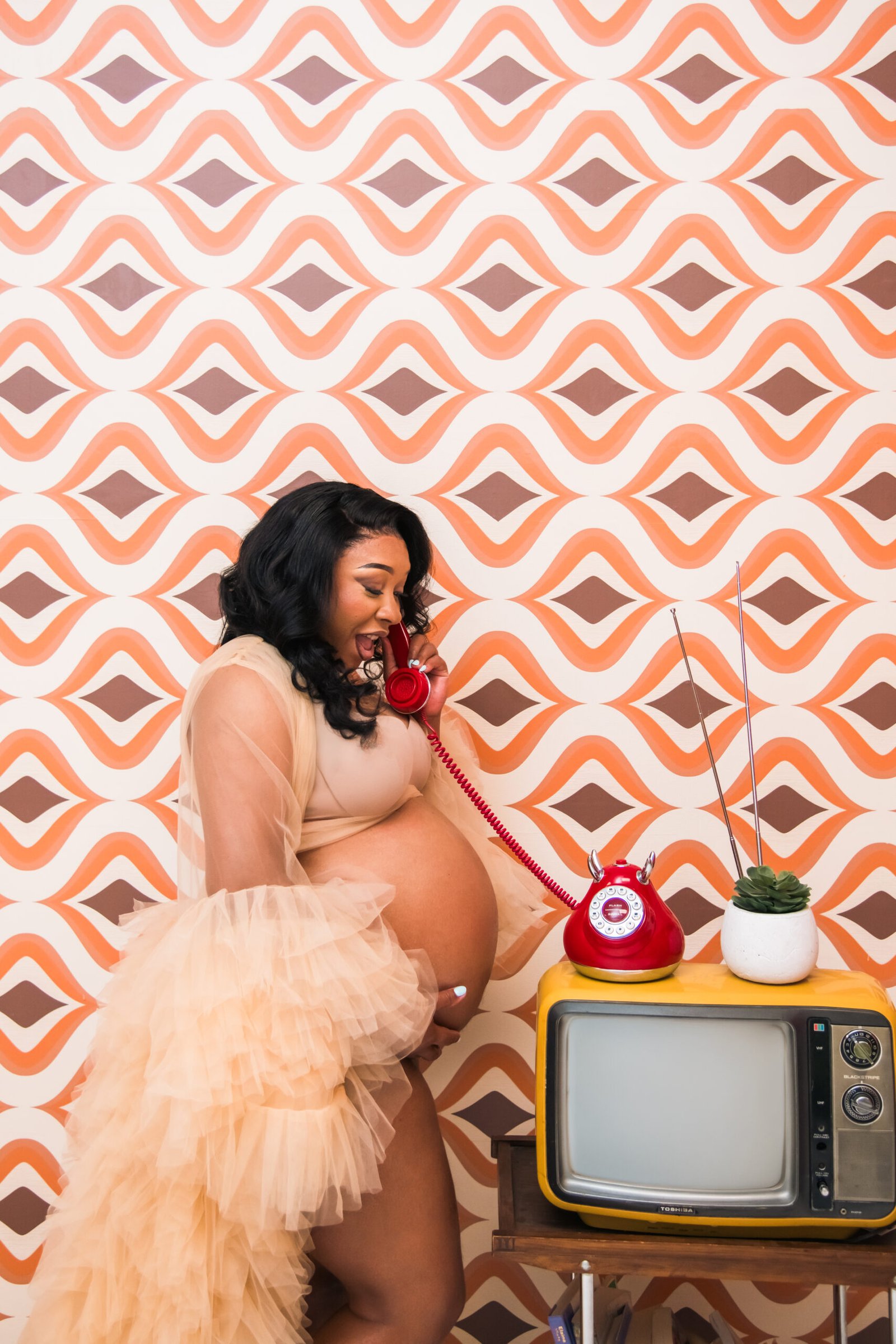 Maternity portrait photographed in Montreal by Keyris Rodriguez