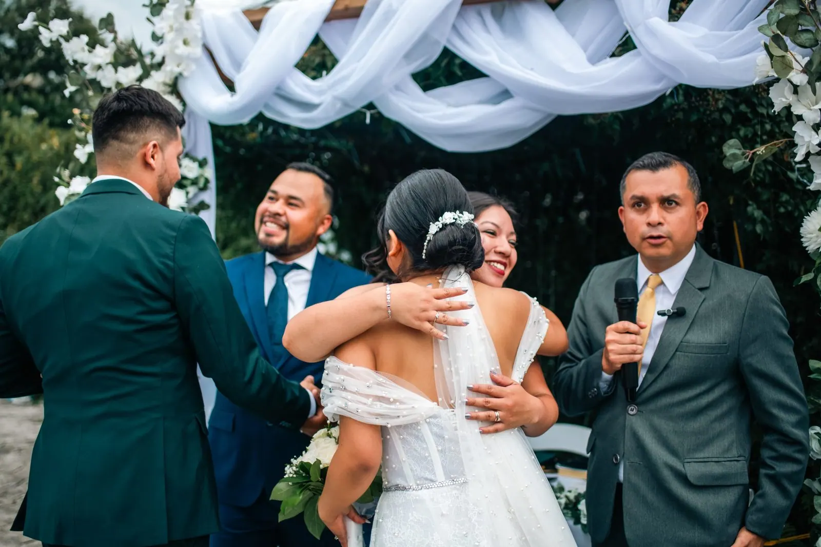 Leonardo & Isaura wedding — photographed by Keyris Rodriguez (11)